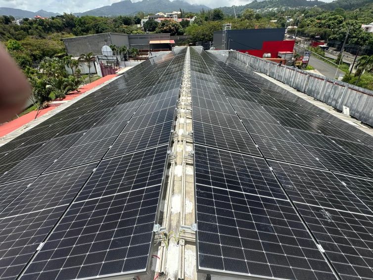 Installation panneaux solaires Corse, France et DOM-TOM